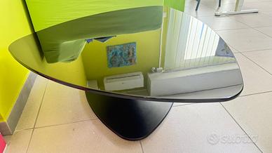 Tavolo elegante nero lucido