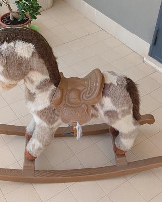 cavallo a dondolo in peluche