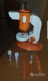 Microscopio nuovo con accessori