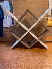 Libreria a giorno con mensole incrociate
