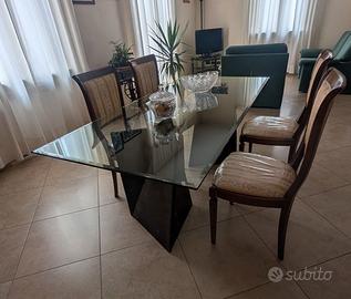 Tavolo in vetro temperato e 4 sedie