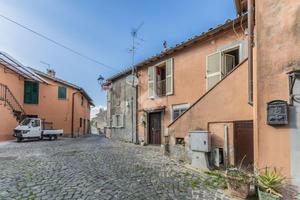 4 LOCALI A CANALE MONTERANO