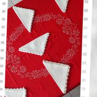 Tovaglia in lino ricamata a mano + 9 tovaglioli