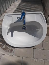 Lavello per wc con rubinetto 