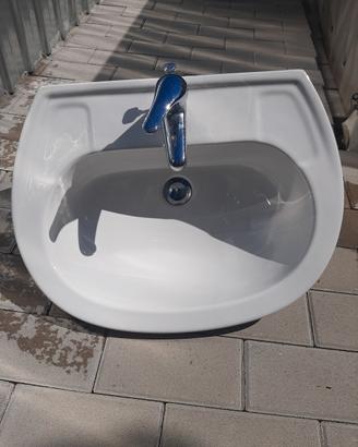 Lavello per wc con rubinetto 