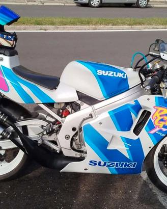 Suzuki RGV 250 VJ 22