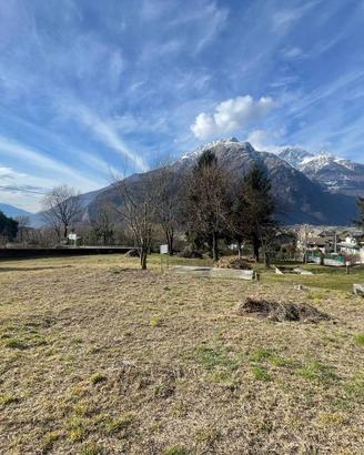 Terreno di 527 m² a Novate Mezzola