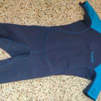 Muta surf ragazzo primaverile