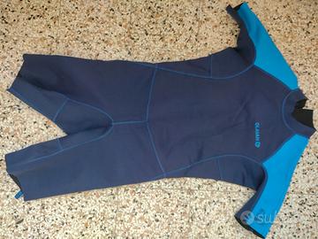 Muta surf ragazzo primaverile