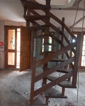 Scala chiocciola in legno