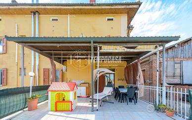 5locali di ampie metrature al primo piano con ampi