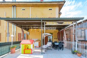 5locali di ampie metrature al primo piano con ampi