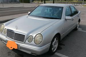 Mercedes 200 E