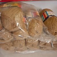 Gomitoli di pura lana vergine beige