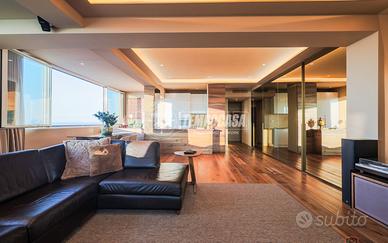 INCANTEVOLE APPARTAMENTO AL PENULTIMO PIANO DELL'I