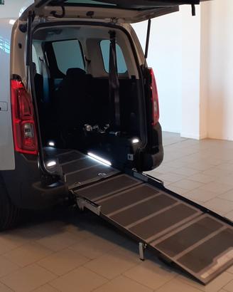 Berlingo benzina trasporto disabili pedana €6