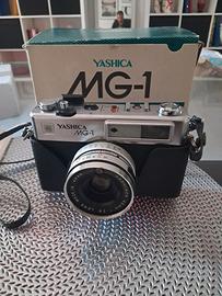 Macchina fotografica Yashica MG-1 