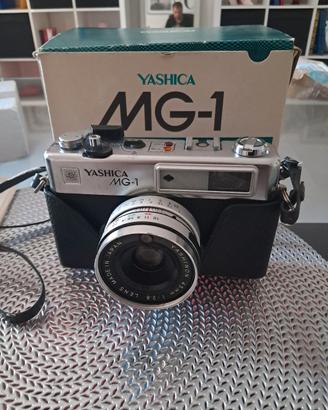 Macchina fotografica Yashica MG-1 