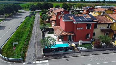 VILLA A SCHIERA D'ANGOLO A SAN MARTINO BUON ALBERG