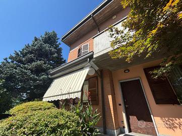 VILLA A SCHIERA D'ANGOLO A GIUSSANO