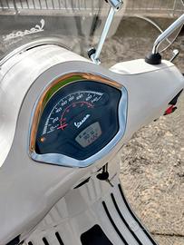 Vespa 300 GTS Super