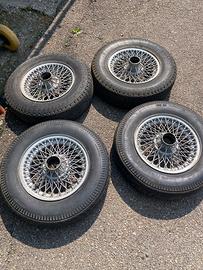 4 cerchi a RAGGIO,JAGUAR E TYPE 5 X 15 " ORIGINALI