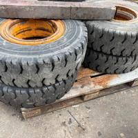 G08 Gomme per muletto