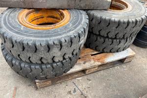 G08 Gomme per muletto