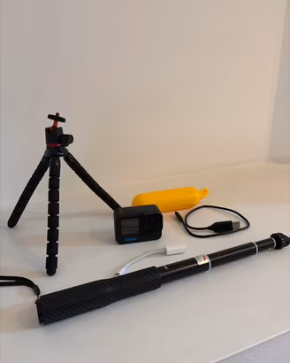 GoPro Hero 10 Black come nuova + kit accessori