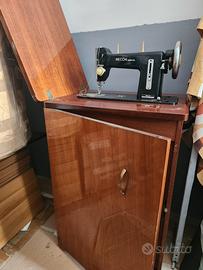 Necchi d’epoca anni ’50/’60 con mobile originale