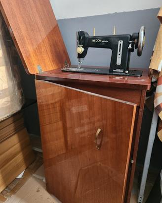 Necchi d’epoca anni ’50/’60 con mobile originale