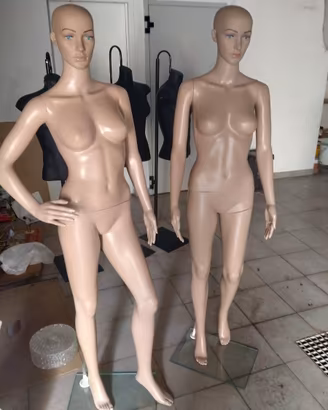 manichino donna  e mezzo busto