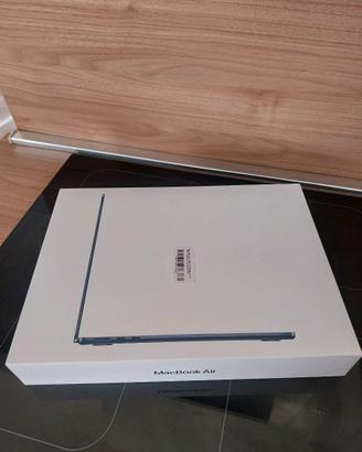 MacBook Air 13" M5 Mezzanotte 16GB/512GB - NUOVO!