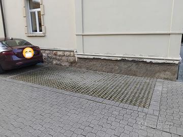 Parcheggio privato in cortile chiuso nel centro