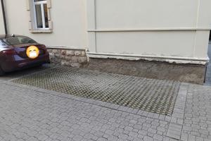 Parcheggio privato in cortile chiuso nel centro