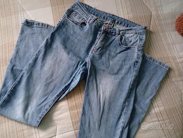pantalone a zampa 