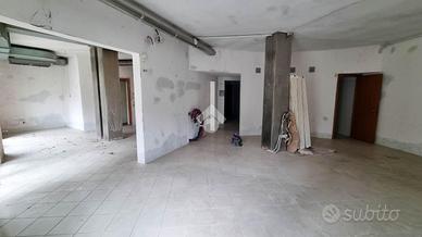 NEGOZIO A CASATENOVO