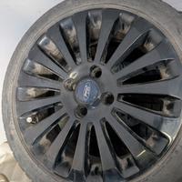 Cerchi con gomme invernali 