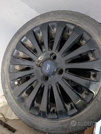 Cerchi con gomme invernali 