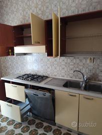 Cucina completa di elettrodomestici