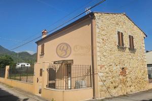 Rustico / Casale di 220 m² con più di 5 locali a P