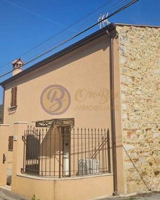 Rustico / Casale di 220 m² con più di 5 locali a P
