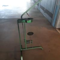 Attrezzo per tappare le bottiglie