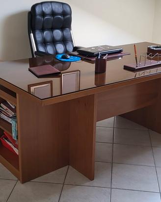 Scrivania direzionale in legno noce