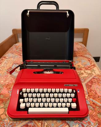 Macchina da scrivere vintage Olivetti