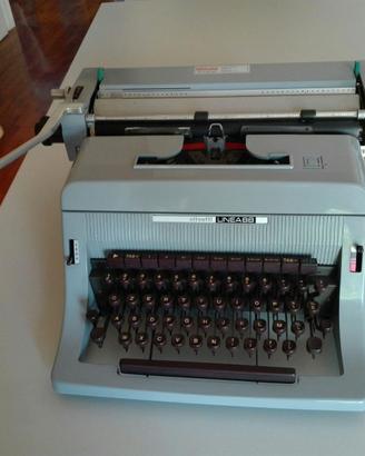 Macchina da scrivere Olivetti “Linea 88”