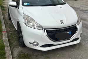 Peugeot 208 GPL-Benzina