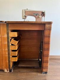 Macchina da cucire Diamant con mobile in legno