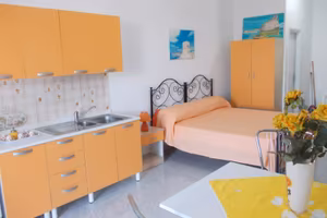 MONOLOCALE A TORRE PALI  A 200M DAL MARE