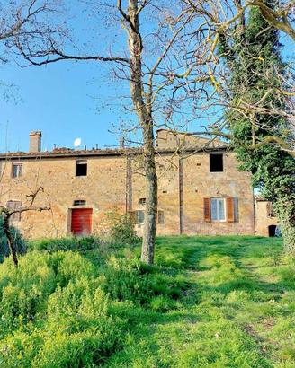 Rustico / Casale di 300 m² con più di 5 locali e b